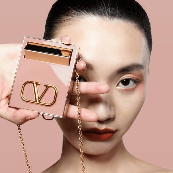 Go-clutch Nude Edition & Rosso Valentino Minirosso | Valentino Beauty